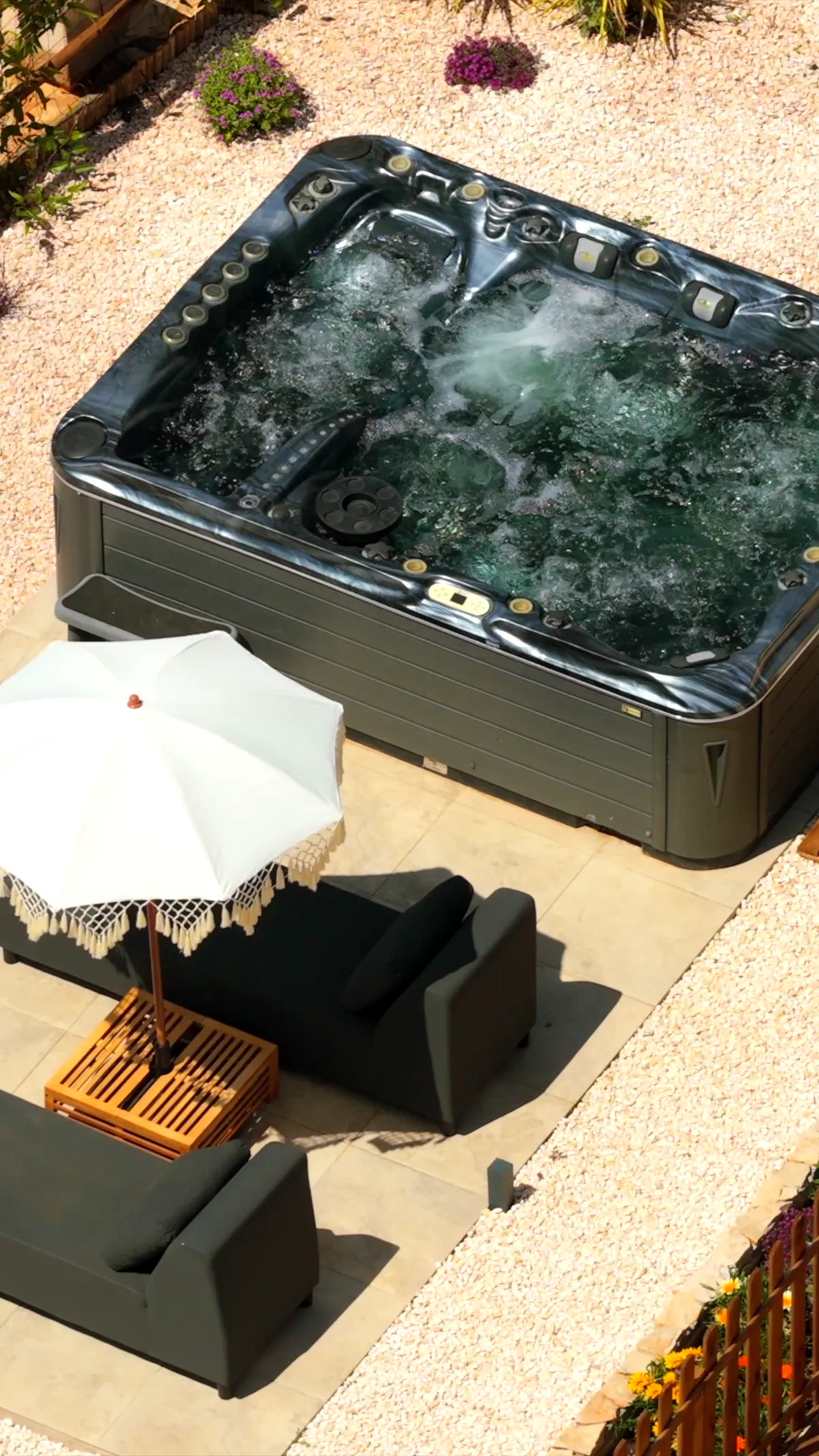 De privéjacuzzi op het terras